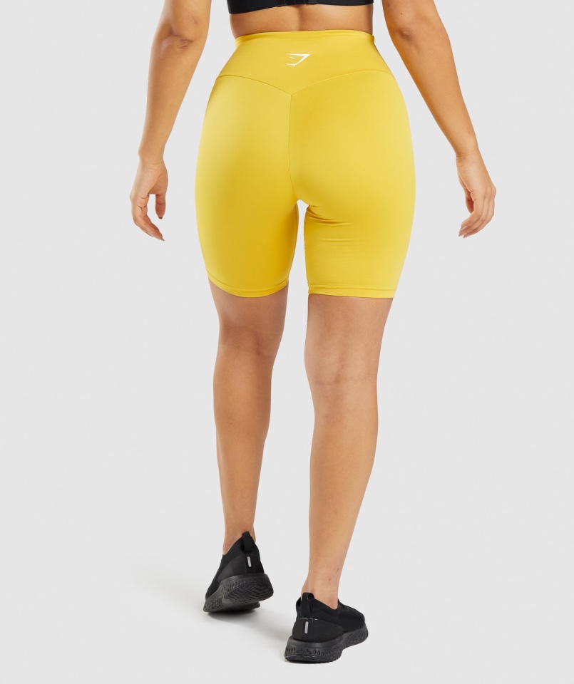 Gymshark Treningowe Spodenki Rowerowe Medalion żółty